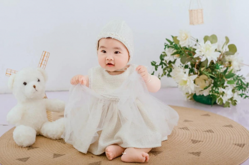 瑞安宝宝在妈妈肚子里